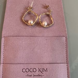 Coco Kim Pearl earrings gold hoop with pearl in middle- New never worn